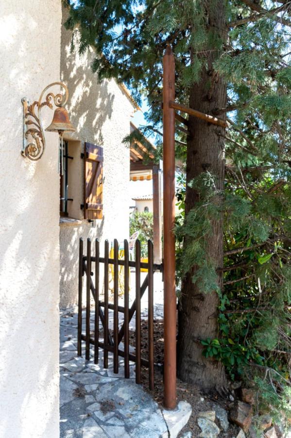 Cosy Studio Just A Stone'S Throw From The Beach Apartamento Sainte-Maxime Exterior foto