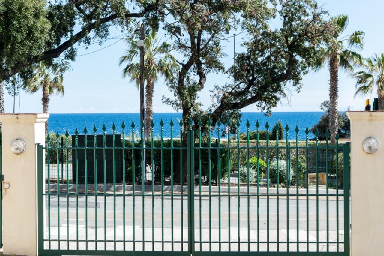 Cosy Studio Just A Stone'S Throw From The Beach Apartamento Sainte-Maxime Exterior foto